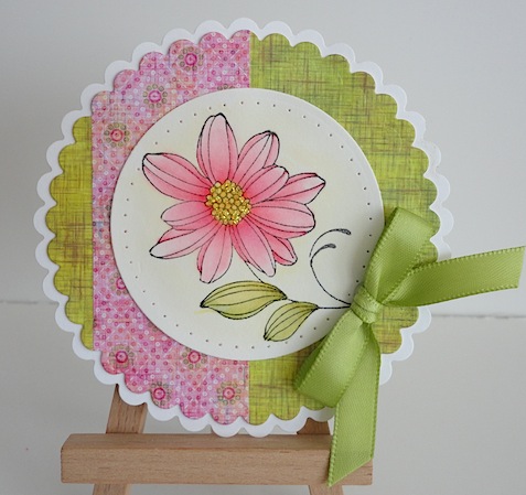 scalloped circle card in pink and green with pink flower and green bow