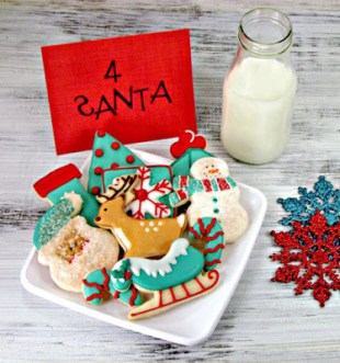 Aqua-Red-Decorated-Christmas-Cookies-via-www.thebearfootbaker.com_